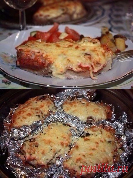 Мясо в фольге с шампиньонами и сыром .