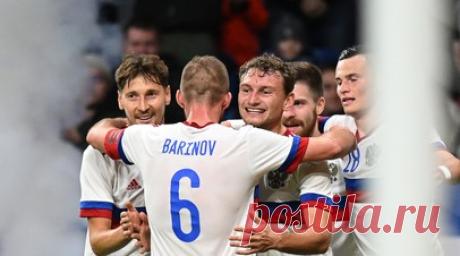 Сборная России обыгрывает Камерун после первого тайма товарищеского матча . Сборная России по футболу обыгрывает в товарищеском матче после первого тайма команду Камеруна. Читать далее