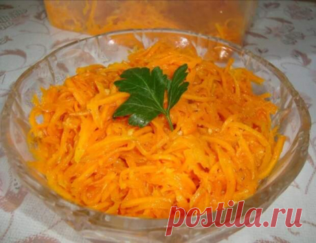 Тыква по-корейски: вкуснее, чем морковь и готовится за 15 минут - Будет вкусно - Медиаплатформа МирТесен Корейцы, конечно, будут в шоке от такого рецепта! 😄 Но это очень вкусно! Такую закуску едят даже те, кто не любит тыкву. Попробуйте приготовить тыкву по-корейски и убедитесь в этом сами. Ингредиенты: Тыква Лук репчатый Чеснок Масло растительное Соевый соус Специи Соль Приготовление: Для закуски - 26 октября - 43013628328 - Медиаплатформа МирТесен