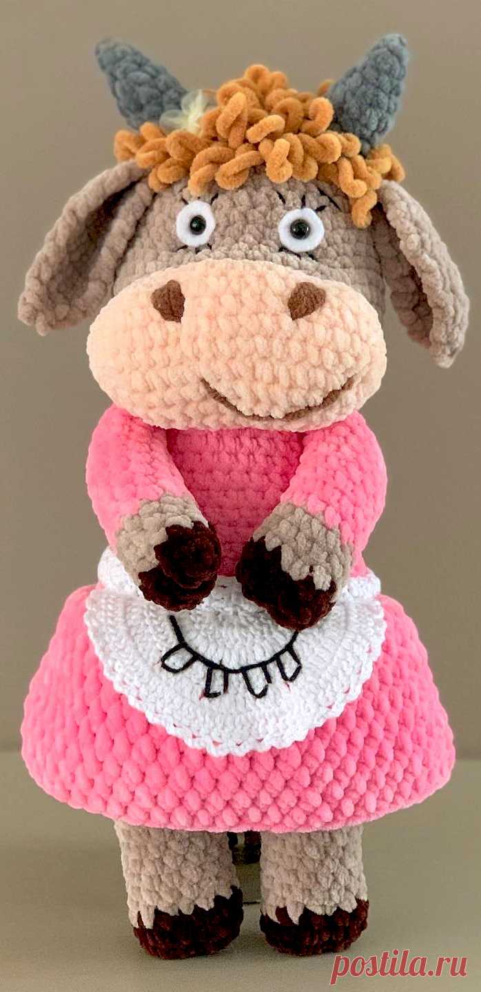 PDF Бурёнка Даша крючком. FREE crochet pattern; Аmigurumi animal patterns. Амигуруми схемы и описания на русском. Вязаные игрушки и поделки своими руками #amimore - большая корова из плюшевой пряжи, плюшевая коровка из детского мультфильма, телёнок, бык, бычок.