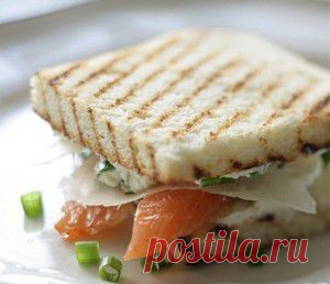 Сэндвич с сыром и семгой