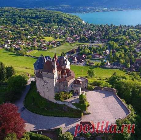 ЗамкиФранции:Ментон-Сен-Бернар(Château deMenthon-Saint-Bernard)