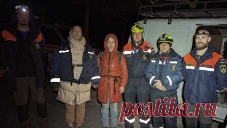 В Крыму спасли двух туристок, которые не смогли спуститься с гор. В горах Крыма спасатели оказали помощь двум туристкам, которые не могли самостоятельно спуститься с труднодоступного участка на хребте горы Чалки. Об этом сообщает пресс-служба МЧС региона. В экстренные службы обратились две туристки, ...