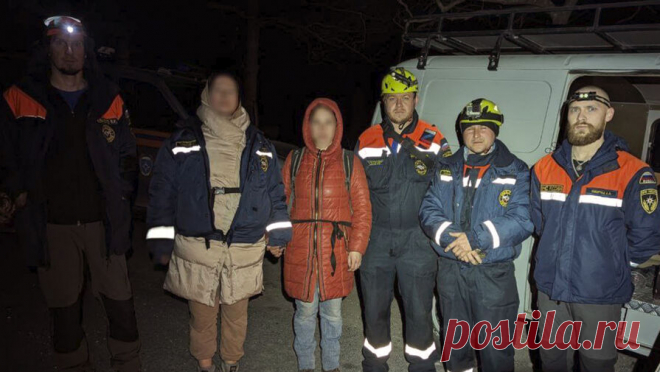 В Крыму спасли двух туристок, которые не смогли спуститься с гор. В горах Крыма спасатели оказали помощь двум туристкам, которые не могли самостоятельно спуститься с труднодоступного участка на хребте горы Чалки. Об этом сообщает пресс-служба МЧС региона. В экстренные службы обратились две туристки, ...
