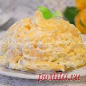 Салат с ананасами, сыром и чесноком