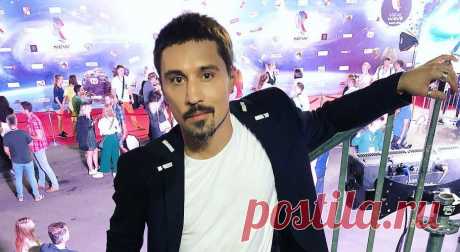 Розовые волосы, дреды и купальник: Дима Билан показал поклонникам сестру . Милая Я