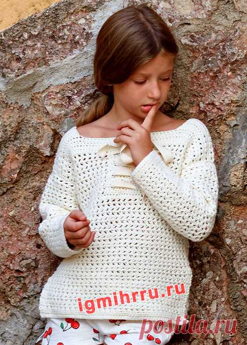 ДЛЯ ДЕВОЧКИ 4-12 ЛЕТ СВЕТЛЫЙ ПУЛОВЕР С ФАНТАЗИЙНЫМ УЗОРОМ. Размеры: на 4 (6) 8 (10) 12 лет. Потребуется: 5 (6) 7 (8) 9 мотков пряжи молочного цвета Каtiа «Alаbаmа» (50% акрила, 50% хлопка; 105 м/50 г); крючок № 3,5; саржевая лента длиной 2 м и шириной 2 см Описание БЕЗ схемы