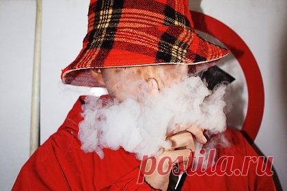 Врач перечислила тяжелые последствия курения вейпов. Вейпы опасны в первую очередь для детей и подростков. Их курение может привести к раннему инсульту и развитию рака, заявила детский кардиолог Химкинской больницы Ирина Пшеничникова. «Парение способствует развитию митохондриальной дисфункции, нарушается энергетический метаболизм на клеточном уровне», — отметила она.