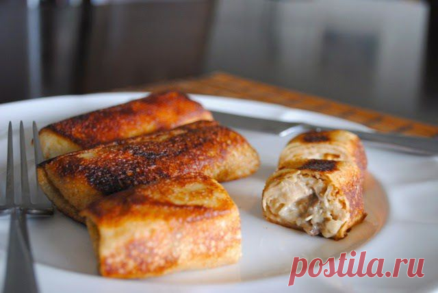Блины с курицей и грибами в сливочном соусе