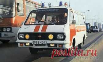 Докторский вагон: эволюция советской «скорой помощи» на базе микроавтобусов Небольшой автобус зарекомендовал себя, как идеальная машина для медицинской службы. Он сочетает большую вместительность салона с небольшими габаритами и массой. За счёт двигателя, унифицированного с л...