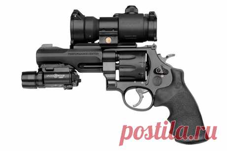 Smith&Wesson 327 M&P R8: револьвер XXI столетия | Чёрт побери Если вы любите вестерны, а ваш кумир – Клинт Иствуд, то вы наверняка иногда задумывались над покупкой револьвера. К счастью, у компании Smith & Wesson есть модель, которая заинтересует даже самых ярых поклонников полимерных пистолетов. Модель 327 M&P R8 может почти все, что и полуавтомат, и даже больше, ведь разрабатывалась она в отделе Performance Center компании S&W. Рамка револьвера выполнена из сплава алюмин...