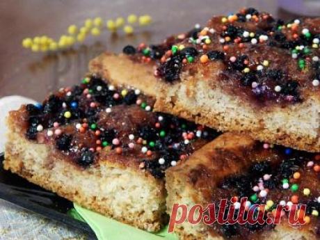 Постный пирог с кокосовой стружкой, вареньем и ягодами - побалуем себя в пост