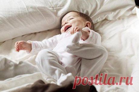 Что такое счастье? Это очень просто! Начинается оно с полуметра роста. Это распашонки, пинетки и слюнявчик, новенький описанный мамин сарафанчик. Счастье - это мягкие, тёплые ладошки, за диваном фантики, на диване крошки. Что такое счастье? Проще не ответить есть оно у каждого, у кого есть !!!