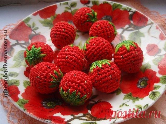 Вязаная клубника (земляника). Мастер-класс