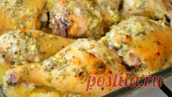 Курица в духовке кусочками по-гречески Секрет потрясающего вкуса этого рецепта курицы в духовке кусочками в необычайном маринаде. С ним можно приготовить курицу в рукаве, а можно в форме для запекания, но прикрыть фольгой....