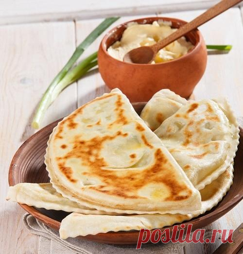 Кутабы с творогом и зеленью кинзы и укропа. Рецепт с фото