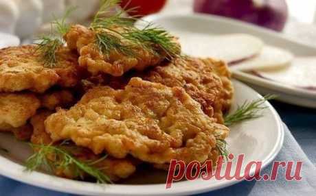 Куриные "растрепки" 
Я просто в восторге от этого рецепта. Это так вкусно и сочно! Стал моим любимым. 
Ингредиенты: 
- куриная грудка - 3 шт 
- 2-3 ст. л. майонеза 
- 1 яйцо 
- 2-3 ст. л. муки или крахмала 
- соль, перец по-вкусу 
- 3-4 зубчика чеснока 
- щепотка карри 
Приготовление: 
1. Куриное мясо порезать меленькими кубиками, 
добавить майонез, яйцо, муку, соль, перец, выдавить чесночка. 
2. Должно получиться как тесто на оладьи 
и выпекать так же как оладьи на растительном масле. 
Коммента