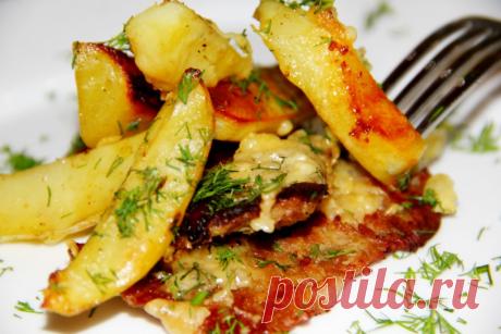 Картошка с мясом в майонезе с сыром в духовке Картошка с мясом в майонезе с сыром в духовке - это простое и вкусное блюдо, которое понравится многим. Мясо и картофель запекаются вместе, создавая аппетитное сочетание вкусов.