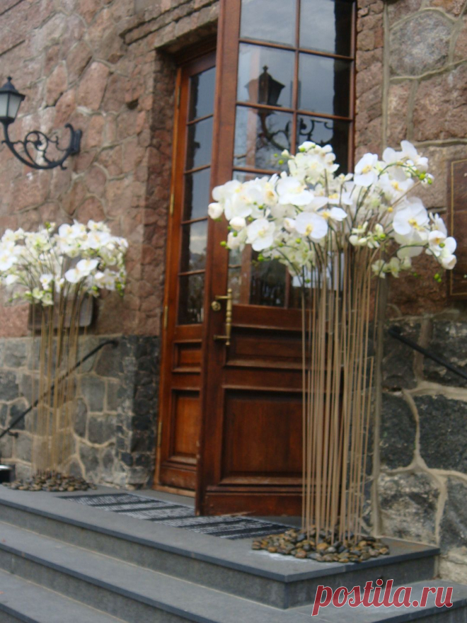 Услуги флориста.
Мы поможем вам создать оригинальный и комфортный интерьер - уникальный дизайн, который будет радовать вас каждый день. Кроме того, флористы нашей компании помогут декорировать помещение для создания неповторимой атмосферы в преддверии праздника, годовщины, памятного или ответственного мероприятия.