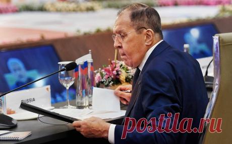Лавров извинился перед Индией за устроенный Западом «балаган» на G20. Министр иностранных дел России Сергей Лавров на встрече глав МИД G20 в Дели заявил, что хотел бы извиниться перед Индией и коллегами «из стран глобального Юга» за «непотребное поведение западных делегаций», передает «РИА Новости».