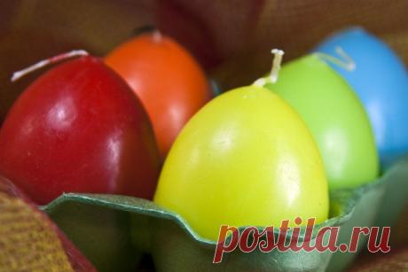 Пасхальные свечи в виде яиц.