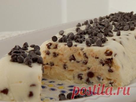 ​Семифредо Ингредиенты:Рикотта &mdash; 500 гСливки &mdash; 200 мл&nbsp;Сгущенное молоко &mdash; 170 г&nbsp;Шоколадная крошка &mdash; 150 г&nbsp;Шоколадная крошка для украшения &mdash; 1 ст. л.Приготовление:1. Соединить сгущенное молоко с рикоттой. Хорошо перемешать. Взбить сливки.&nbsp;2. Аккуратно...