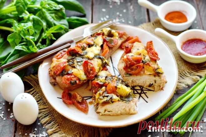 Куриное филе «Капрезе» запеченное в духовке | InfoEda.com Ароматное и сочное куриное филе, запеченное с помидорами, моцареллой и базиликом в духовке. Читаем пошаговый рецепт, как вкусно запечь куриные грудки «Капрезе».