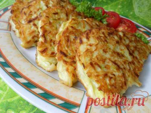 Кабачковые пирожки с мясом 

Нежные, мягенькие и очень вкусные пирожки!

Ингредиенты

Кабачок 300 г
Куриный фарш 150 г
Лук репчатый 1 шт
Яйца 1 шт
Сметана 4 ст.л.
Соль, черный молотый перец по вкусу
Кефир 0,5 стак.
Растительное…