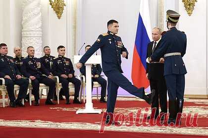 В УК России предложили ввести еще одно смягчающее обстоятельство. В Госдуме предложили закрепить боевые заслуги в качестве смягчающего обстоятельства при вынесении приговоров по уголовным делам. С такой инициативой выступил депутат Иван Сухарев. При этом, по словам парламентария, в случае принятия эта норма не должна применяться в ряде случаев.