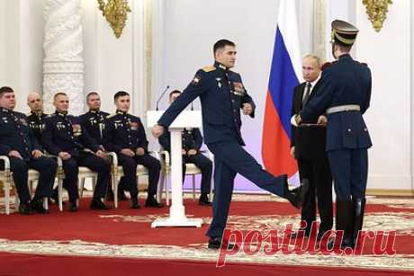 В УК России предложили ввести еще одно смягчающее обстоятельство. В Госдуме предложили закрепить боевые заслуги в качестве смягчающего обстоятельства при вынесении приговоров по уголовным делам. С такой инициативой выступил депутат Иван Сухарев. При этом, по словам парламентария, в случае принятия эта норма не должна применяться в ряде случаев.