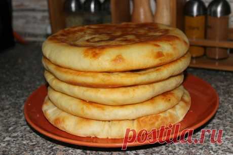 Картофельные лепёшки в мультиварке - лепешки с сыром из дрожжевого теста У меня постоянно спрашивают про этот рецепт, после неразберих с удалением дневников, рецепты исчезли из сообщества и плучается из закладок тоже, надеюсь не будет нарушением правил, опубликовать рецепты, про которые постоянно спрашивают, в сообществе их точно нет! Эти лепёшки...