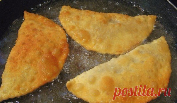 Правильные чебуреки. Самый удачный рецепт

Секрет этого рецепта, по моему мнению, заключается в тесте - оно получается мягким и вкусным:

Ингредиенты:

Тесто:
- 3.5 стакана муки ;
- 350 мл воды;
- 1 яйцо;
- 1 стол. Ложка топленого масла (или просто масла)
- 0.5 чайной ложки соли.

Приготовление:

1. Вскипятить воду с солью и маслом (масло придает готовым чебурекам характерную 