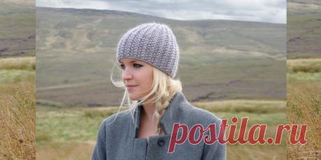 Модная шапка резинкой спицами Bree с описанием текстурного узора от Ким Харгривз