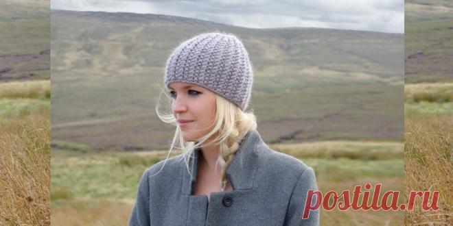 Модная шапка резинкой спицами Bree с описанием текстурного узора от Ким Харгривз