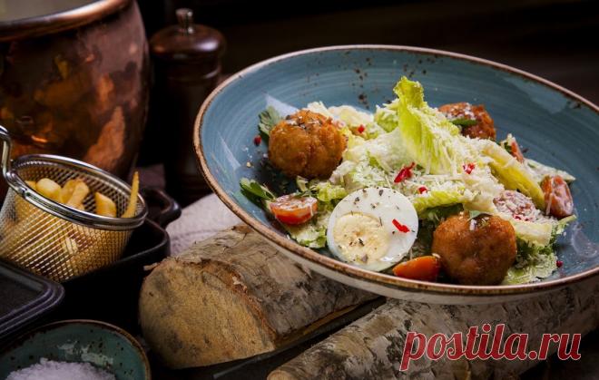 Салат «Цезарь»: история и оригинальные рецепты