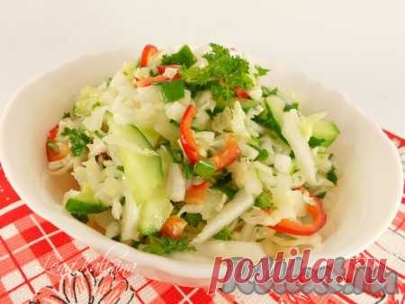 Простой салат из пекинской капусты - рецепт с фото Очень вкусный, хрустящий и совершенно простой салат из пекинской капусты. Пекинская капуста очень полезна и она нежнее белокочанной, а огурцы и зелень придают весеннюю свежесть. Такой салатик прекрасно дополнит любое блюдо.