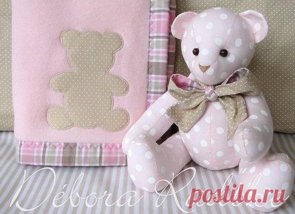 Текстильный мишка Тильда. Выкройка 
Автор: ВикторияТекстильный медведь в Тильда стиле – это всегда красивый подарок и милая игрушка. Для тех, кто хочет сшить игрушку своими руками это идеальный вариант. Ведь авторская игрушка всегда це…