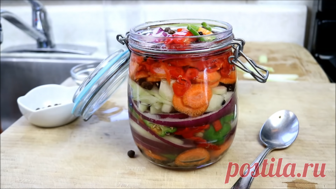 Эта закуска развяжет язык любому шпиону: салат Интернационал от кубинского КГБ Эта закуска подойдет не всем – по-настоящему жгучая кубинская смесь способна выбить слезу даже у самого стойкого интернационалиста. Рецепт в нашу семью привез мой дед, ходивший на торговых судах во вр