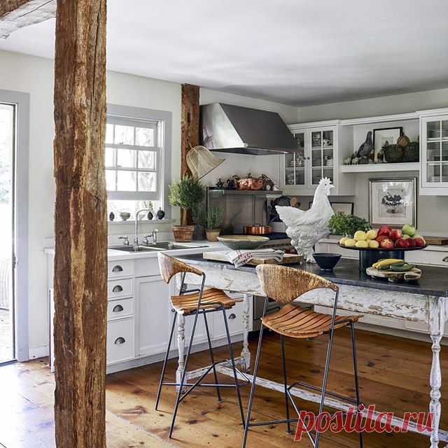 Don't judge a kitchen by its size. Tap the link in bio to see the most beautiful small kitchens. | Photo: @francescolagnese; Design: @richardmishaan #EDkitchens