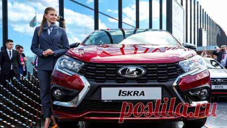 &quot;АвтоВАЗ&quot; представил новую Lada Iskra. Мы узнали подробности. &quot;АвтоВАЗ&quot; показал в Петербурге свою новинку, производство которой стартует в начале 2025 года. Ориентировочная стоимость Lada Iskra — около 1,2 млн руб. &quot;Газета.Ru&quot; рассказывает об истории создания и характеристиках машины, а также о том, какое место она займет в модельной линейке компании.