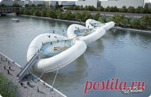 Мост-батут в Париже