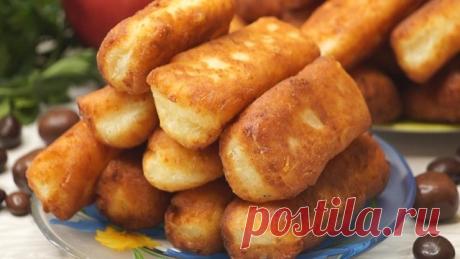 Нежная Вкуснятина из творога за 15 минут!

Творожные брусочки. Они просто наивкуснейшие, воздушные, мягкие, словно тают во рту. Идеально подходит для завтрака. Особенно оценят это лакомство дети.

Ингредиенты	
350 гр Творог
1 шт Яйцо
1 ст.л сметана
2 ст.л Сахар
1/3 ч.л Соль
1 ч.л Разрыхлитель
200-250 гр Мука

Приготовление	
В миску кладем 350 гр творога. Разбиваем 1 яйцо, добавляем 2 ст.л. сахара, соль, 1 ст.л. сметаны. Все хорошо перемешиваем.

Добавляем постепенно просея...