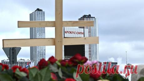 Священники провели панихиду по жертвам теракта в Подмосковье. Священники из Истринского района Одинцовской епархии утром 26 марта провели панихиду по жертвам теракта на месте стихийного мемориала рядом со зданием &quot;Крокус Сити Холла&quot; в Красногорске. Об этом сообщает РИА Новости. К молитвам ...