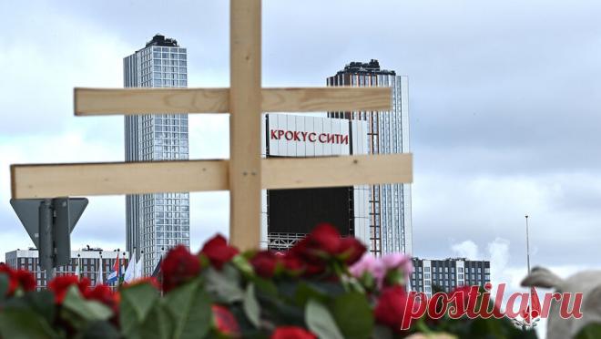 Священники провели панихиду по жертвам теракта в Подмосковье. Священники из Истринского района Одинцовской епархии утром 26 марта провели панихиду по жертвам теракта на месте стихийного мемориала рядом со зданием "Крокус Сити Холла" в Красногорске. Об этом сообщает РИА Новости. К молитвам ...