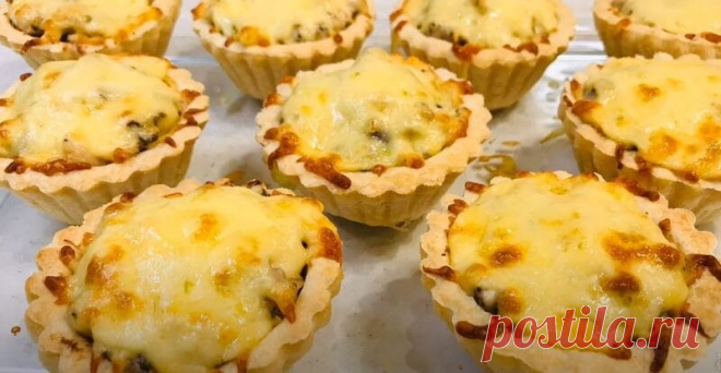 Жульен в Тарталетках с Грибами и Курицей Рецепт Жульен в тарталетках с грибами и курицей получается очень сочным и вкусным, а сама тарталетка остается хрустящей.