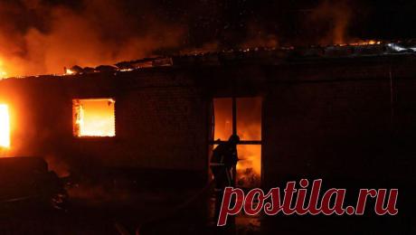 В Киеве произошел крупный пожар. В одном из районов Киева произошел масштабный пожар. Об этом сообщает украинское издание "Страна.ua". На опубликованных журналистами кадрах видно сильное возгорание, а над городом высоко поднимается густой столб дыма. По ...