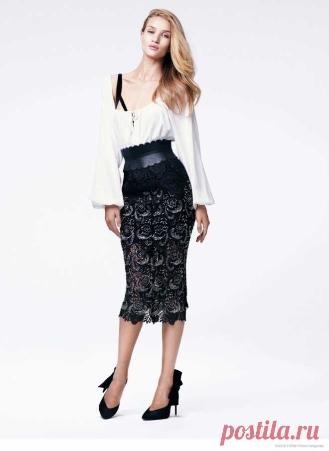 Рози Хантингтон-Уайтли (Rosie Huntington-Whiteley) в фотосессии Хорста Дикгердеса (Horst Diekgerdes) для журнала Vogue Turkey (август 2014)