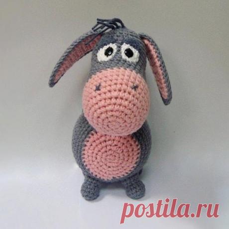 Бесплатный мастер-класс по вязанию Ослик Иа крючком. Автор описания - Наталия Лобзова. 🧶Схемы вязания игрушек IRINELY.ART🧵