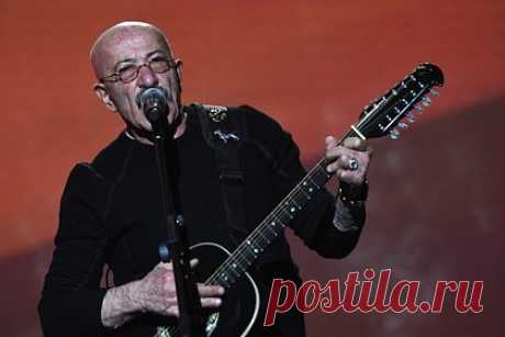 Розенбаума экстренно госпитализировали во время гастролей. 70-летний российский певец Александр Розенбаум попал в больницу во время гастролей в Красноярске. В Красноярске музыкант пожаловался на боли в ноге — в ходе обследования у него обнаружили тромб. Медики экстренно госпитализировали Розенбаума и успешно прооперировали, пишет Telegram-канал «112».