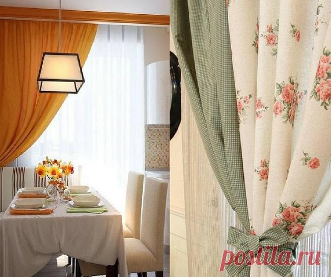 Шторы для кухни: 35 идей модного комбинирования Красивые, удачно сочетающиеся в кухонном интерьере шторы способны в мгновение ока оживить скучное пространство. Не пора ли придать новых красок вашей кухне? Мы подобрали более 35 современных и интересных идей для декорирования окон.
Для этой кухне в лёгких бежевых тонах выбрано элегантное сочетание